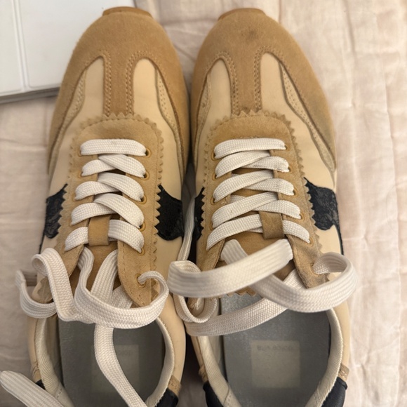 Dolce Vita Low Top Sneaker - Picture 3 of 8